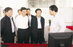 2011年5月6日，工信部部长苗圩、文化部部长蔡武、新闻出版总署署长柳斌杰一行视察青苹果