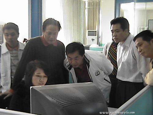 20081103长沙开福区凌区长一行参观青苹果