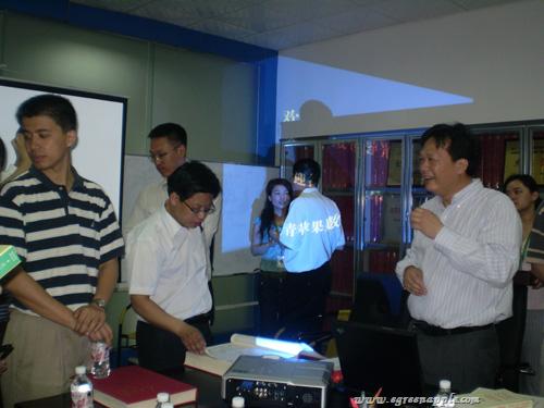 20090508中宣部参观青苹果