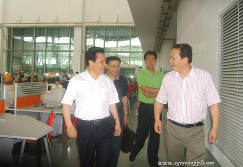 20090729长沙市委宣传部陈泽珲部长来青苹果指导工作