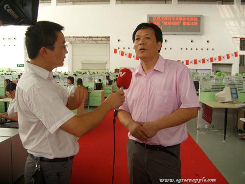 200908中央省市媒体团来青苹果考察