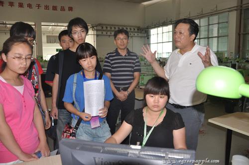 201207月新闻出版局毛局及清华大学无线电子系学员访青