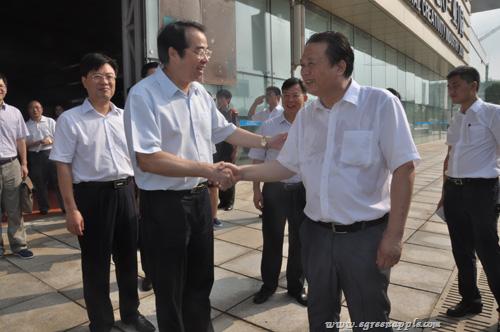 20120802省委宣传部部长许又声一行来青苹果调研