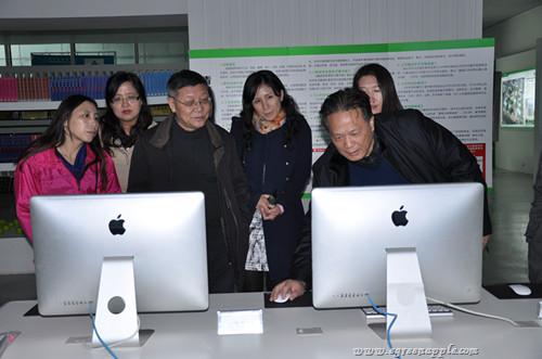 上海图书馆一行调研青苹果