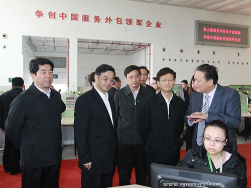 2012年4月，国务委员、公安部长孟建柱视察青苹果