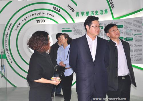 20130312武汉社科联和宣传部组成的文化产业考察团一行调研青苹果