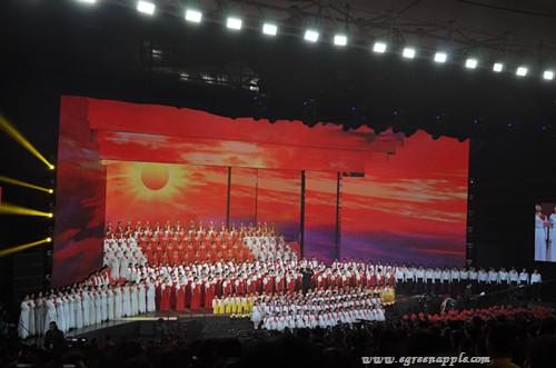 2013年12月青苹果青年艺术团270人参加“纪念毛泽东诞辰120周年文艺晚会”